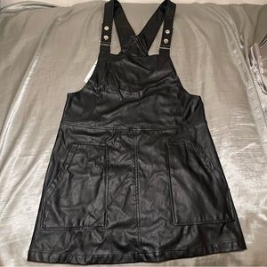 STYLISH LEATHER OVERALL SKIRT 🖤